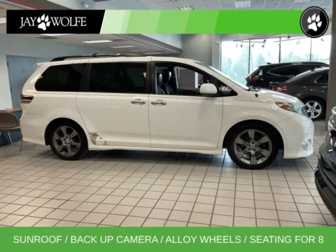 White 2013 Toyota Sienna SE for sale in Kansas City, MO