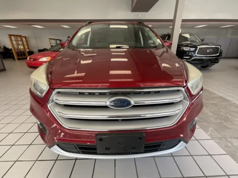 Photos of 2018 Ford Escape SE for sale in Kansas City, MO at Jay Wolfe Auto Outlet
