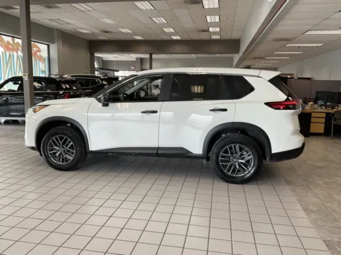 More photos of 2024 Nissan Rogue S at Jay Wolfe Auto Outlet, MO