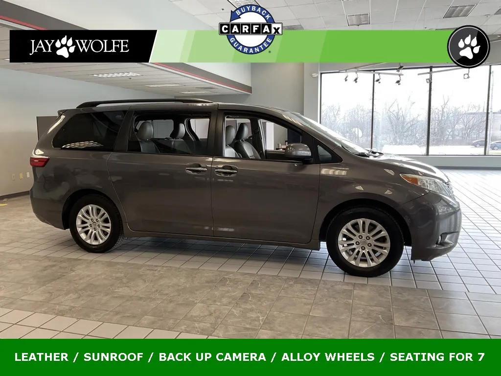 Gray 2016 Toyota Sienna XLE for sale in Kansas City, MO