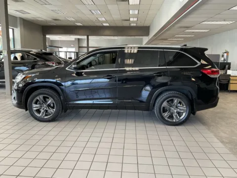 More photos of 2019 Toyota Highlander Limited Platinum at Jay Wolfe Auto Outlet, MO