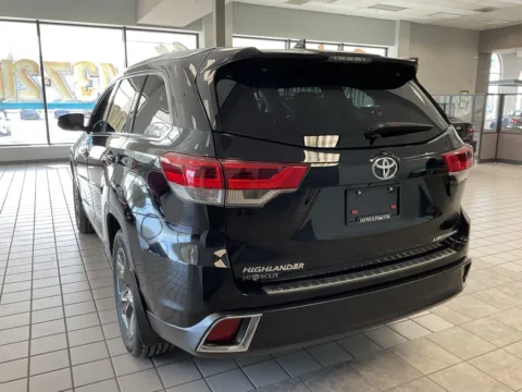 More photos of 2019 Toyota Highlander Limited Platinum at Jay Wolfe Auto Outlet, MO