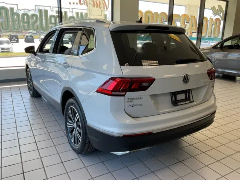 More photos of 2018 Volkswagen Tiguan 2.0T SEL at Jay Wolfe Auto Outlet, MO