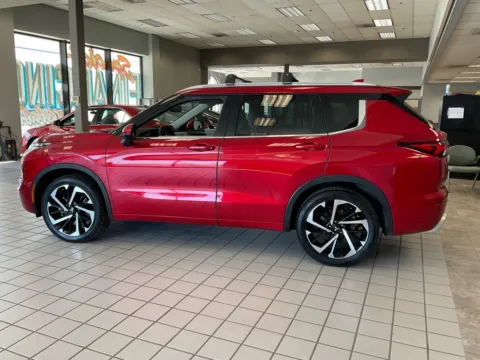 More photos of 2022 Mitsubishi Outlander SEL at Jay Wolfe Auto Outlet, MO