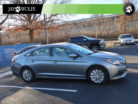 More photos of 2017 Hyundai Sonata Hybrid SE at Jay Wolfe Auto Outlet, MO
