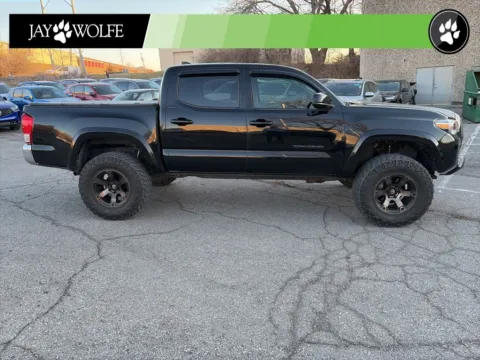 More photos of 2017 Toyota Tacoma SR5 at Jay Wolfe Auto Outlet, MO