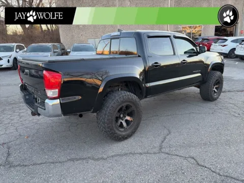 More photos of 2017 Toyota Tacoma SR5 at Jay Wolfe Auto Outlet, MO
