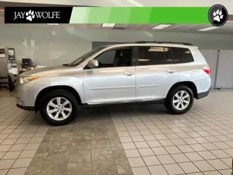 Another view of 2011 Toyota Highlander SE for sale in Kansas City, MO at Jay Wolfe Auto Outlet