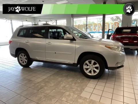 Silver 2011 Toyota Highlander SE for sale in Kansas City, MO