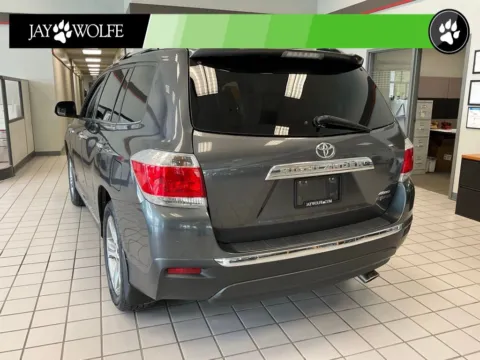 More photos of 2011 Toyota Highlander Limited at Jay Wolfe Auto Outlet, MO