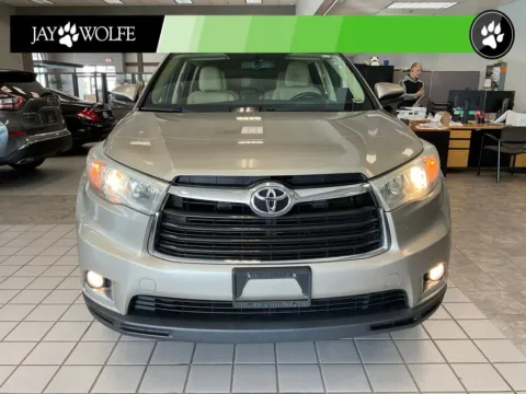 Photos of 2015 Toyota Highlander Limited for sale in Kansas City, MO at Jay Wolfe Auto Outlet