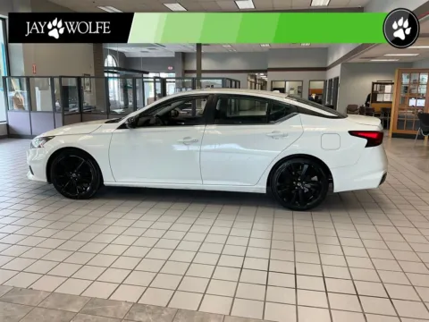 More photos of 2019 Nissan Altima 2.5 SR at Jay Wolfe Auto Outlet, MO