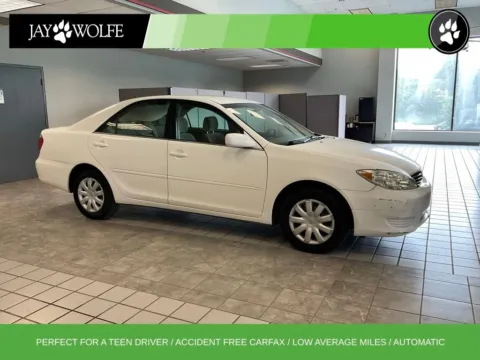 White 2006 Toyota Camry LE for sale in Kansas City, MO