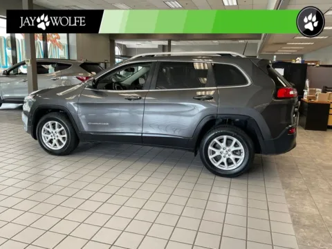 More photos of 2018 Jeep Cherokee Latitude Plus at Jay Wolfe Auto Outlet, MO