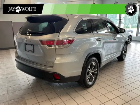 More photos of 2016 Toyota Highlander XLE V6 at Jay Wolfe Auto Outlet, MO