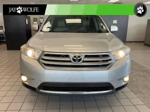 Photos of 2011 Toyota Highlander SE for sale in Kansas City, MO at Jay Wolfe Auto Outlet
