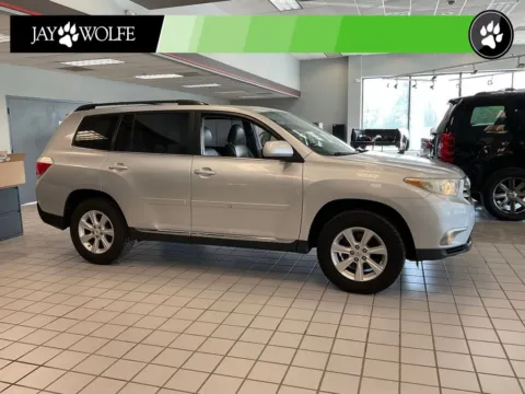 Silver 2011 Toyota Highlander SE for sale in Kansas City, MO