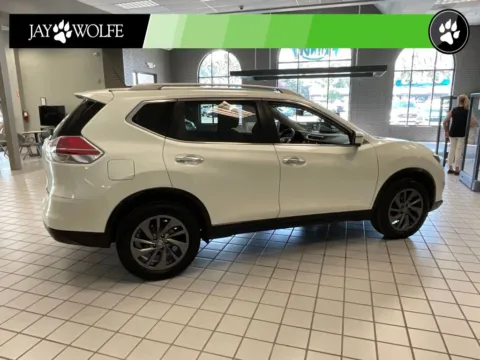 More photos of 2016 Nissan Rogue SL at Jay Wolfe Auto Outlet, MO