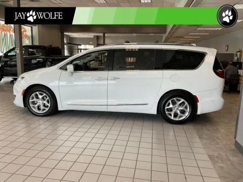 More photos of 2018 Chrysler Pacifica Touring L Plus at Jay Wolfe Auto Outlet, MO