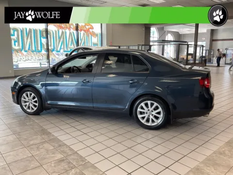 More photos of 2010 Volkswagen Jetta Limited at Jay Wolfe Auto Outlet, MO
