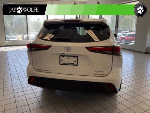 More photos of 2020 Toyota Highlander XLE at Jay Wolfe Auto Outlet, MO