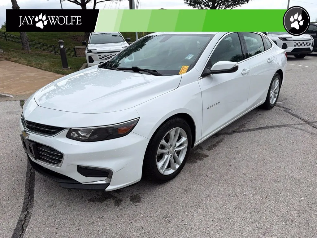 White 2017 Chevrolet Malibu LT for sale in Kansas City, MO
