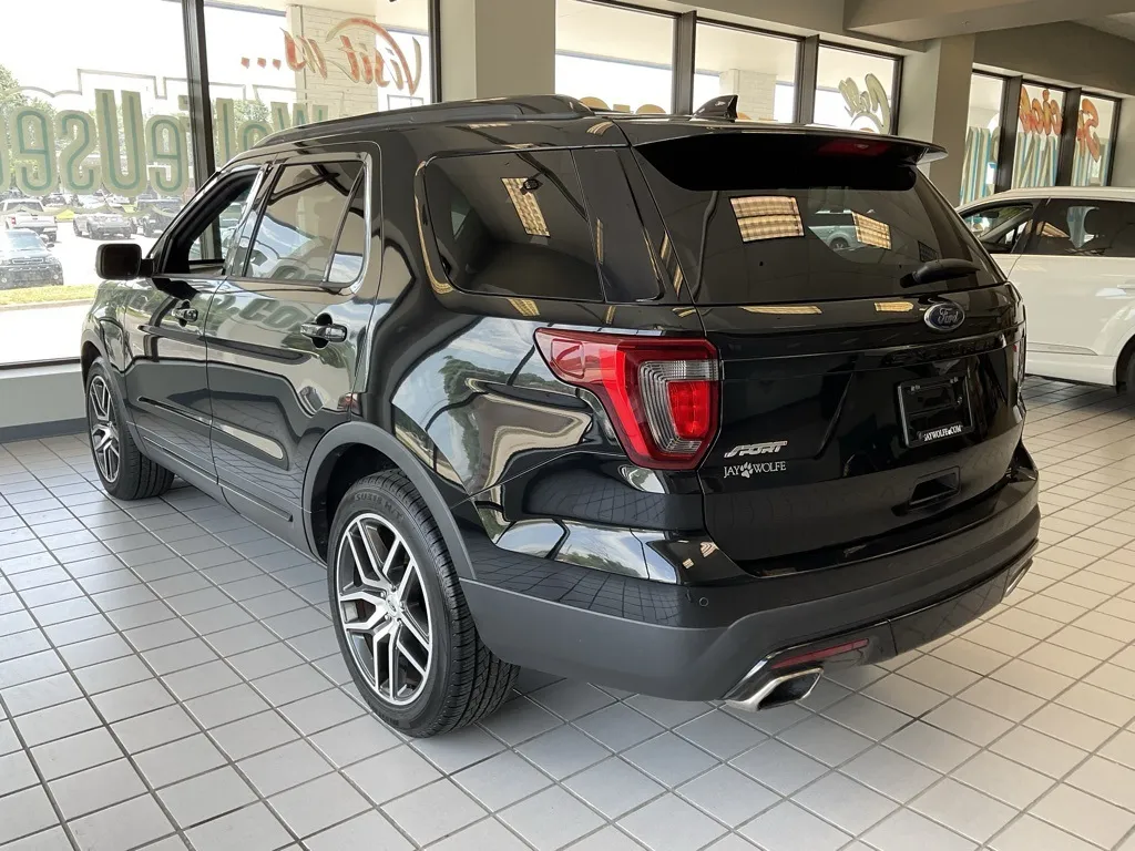 2017 Ford Explorer Sport photo 2