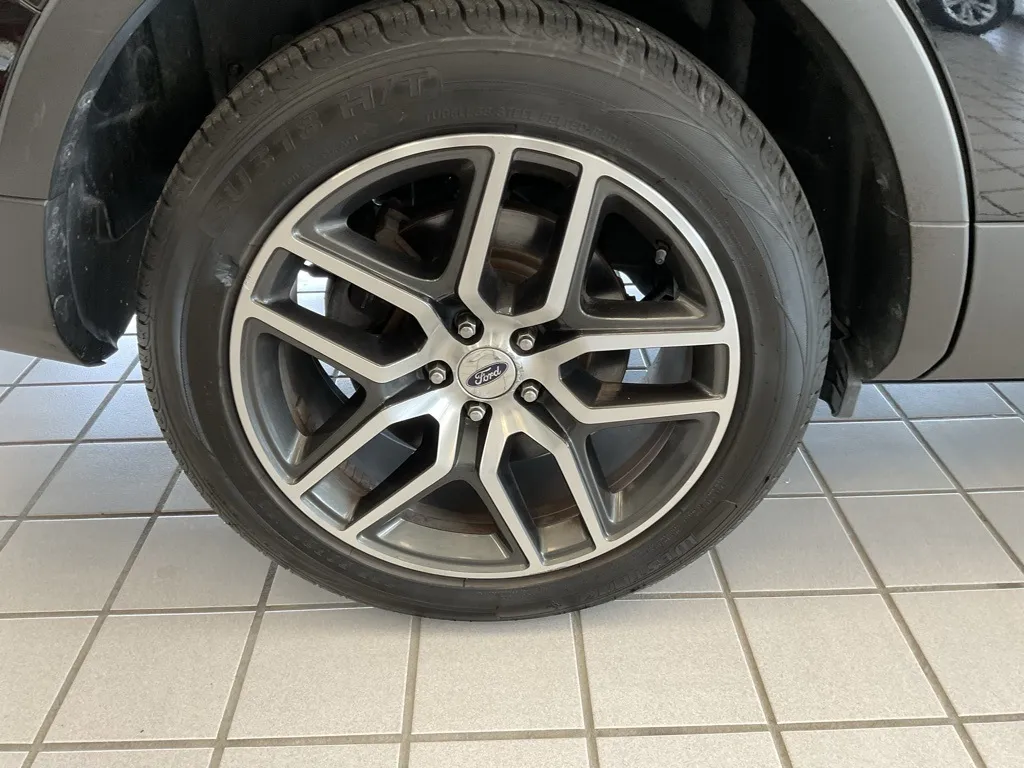 2017 Ford Explorer Sport photo 3