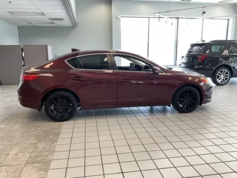 More photos of 2013 Acura ILX 2.0L at Jay Wolfe Auto Outlet, MO