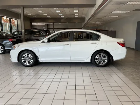 More photos of 2013 Honda Accord LX at Jay Wolfe Auto Outlet, MO