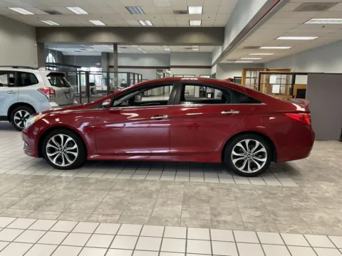 More photos of 2014 Hyundai Sonata SE at Jay Wolfe Auto Outlet, MO