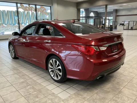 More photos of 2014 Hyundai Sonata SE at Jay Wolfe Auto Outlet, MO