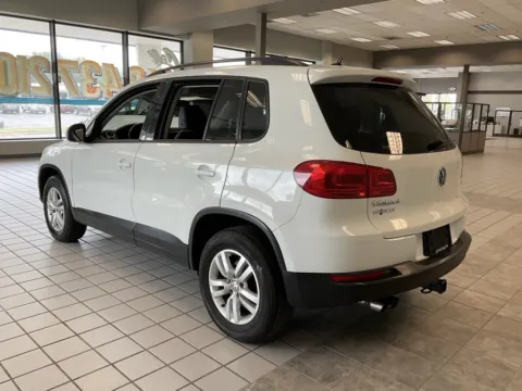 More photos of 2016 Volkswagen Tiguan S at Jay Wolfe Auto Outlet, MO