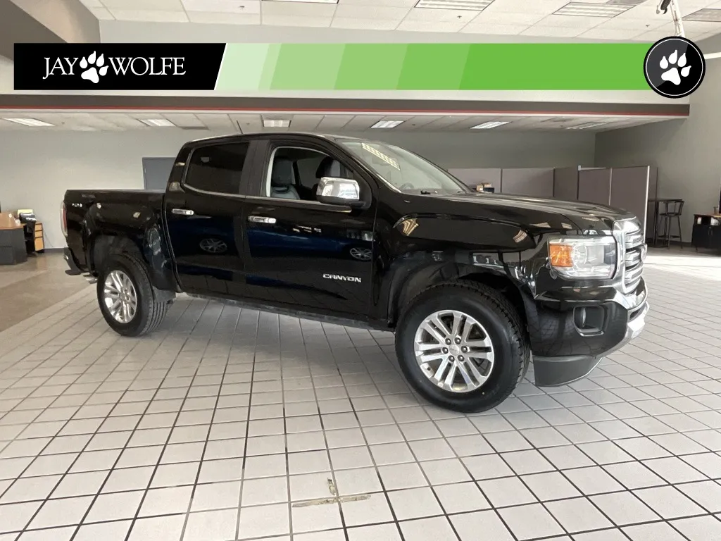 Black 2018 GMC Canyon SLT for sale in Kansas City, MO