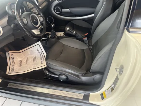 More photos of 2009 MINI Cooper at Jay Wolfe Auto Outlet, MO