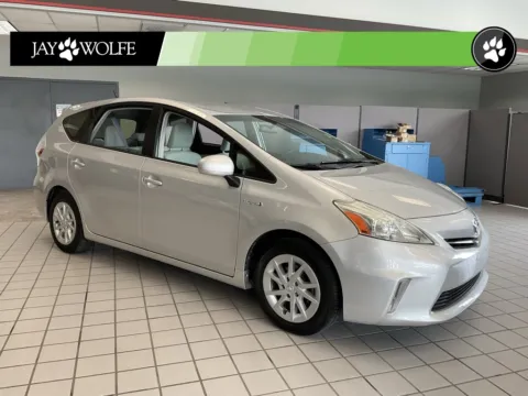 Black 2013 Toyota Prius v Two for sale in Kansas City, MO