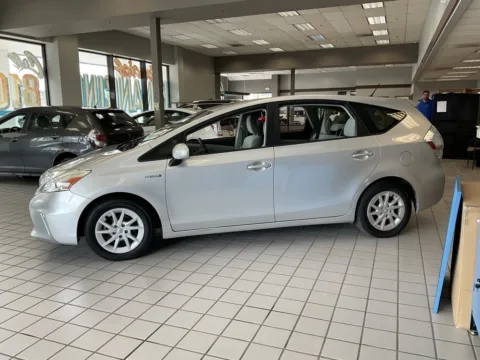 More photos of 2013 Toyota Prius v Two at Jay Wolfe Auto Outlet, MO