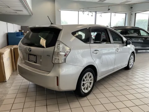 More photos of 2013 Toyota Prius v Two at Jay Wolfe Auto Outlet, MO