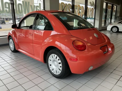 More photos of 2004 Volkswagen Beetle GL at Jay Wolfe Auto Outlet, MO