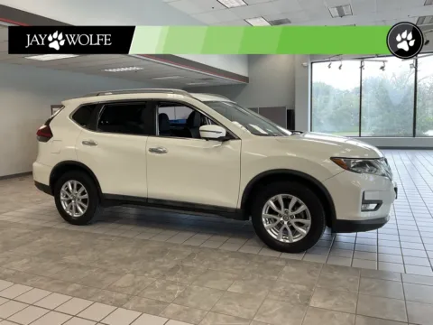 White 2018 Nissan Rogue SV for sale in Kansas City, MO