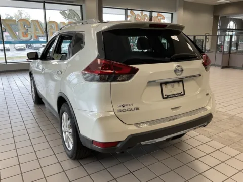 More photos of 2018 Nissan Rogue SV at Jay Wolfe Auto Outlet, MO