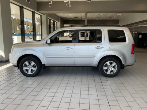 More photos of 2011 Honda Pilot EX-L at Jay Wolfe Auto Outlet, MO