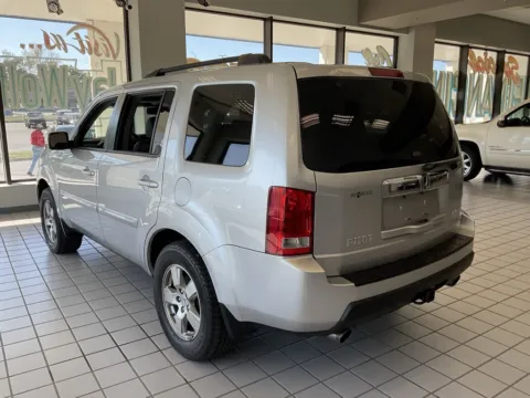 More photos of 2011 Honda Pilot EX-L at Jay Wolfe Auto Outlet, MO