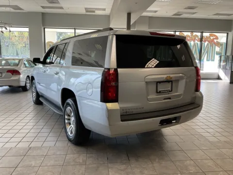 More photos of 2020 Chevrolet Suburban LT at Jay Wolfe Auto Outlet, MO