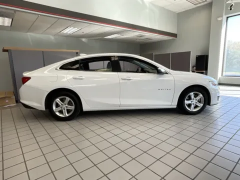More photos of 2023 Chevrolet Malibu LT at Jay Wolfe Auto Outlet, MO