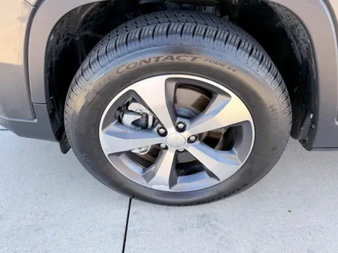 More photos of 2022 Jeep Cherokee Limited at Champion Chrysler Dodge Jeep Ram, MS