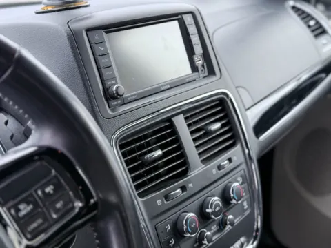 More photos of 2019 Dodge Grand Caravan SXT at Champion Chrysler Dodge Jeep Ram, MS