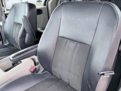 More photos of 2019 Dodge Grand Caravan SXT at Champion Chrysler Dodge Jeep Ram, MS