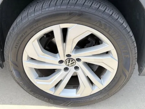 More photos of 2021 Volkswagen Atlas 2.0T SE w/Technology at Champion Chrysler Dodge Jeep Ram, MS