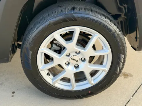 More photos of 2023 Jeep Renegade Limited at Champion Chrysler Dodge Jeep Ram, MS